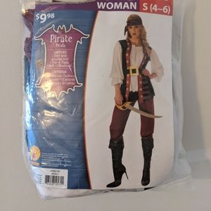 Easy Halloween costume women's pirate small
